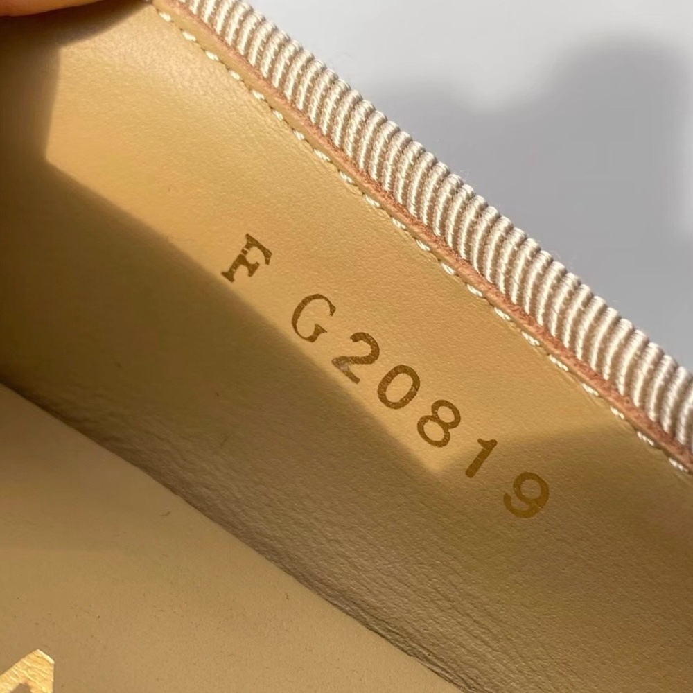 CHANEL Two-Tone Beige and Black Cap-Toe Ballet Flats - Picture 6 of 8